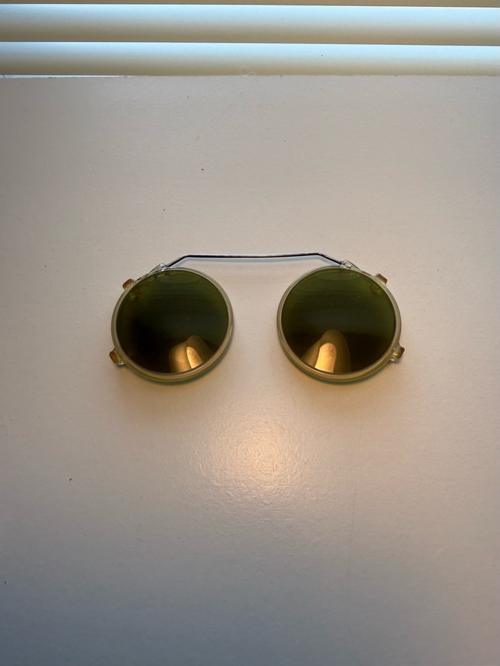 Source Unknown Green Round Clip-On Sunglasses